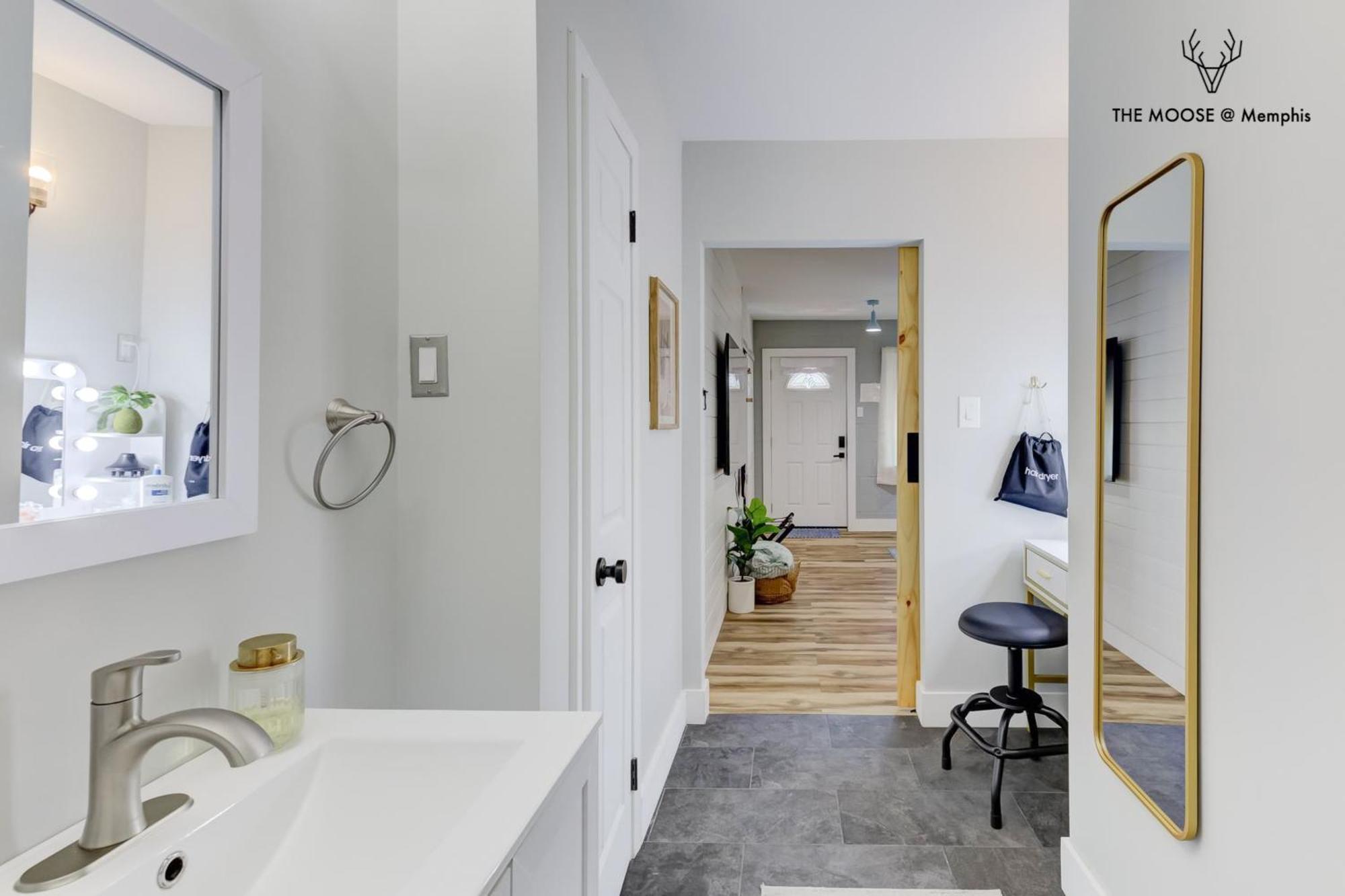 Апартаменты The Moose #11 - Luxe Modern Loft With King Bed, Free Parking & Wi-Fi Мемфис Экстерьер фото